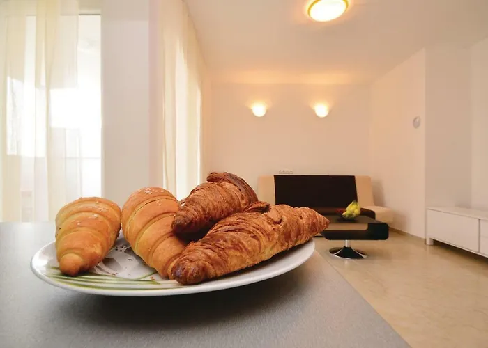 Mlasina-4 By Interhome Appartement Nin