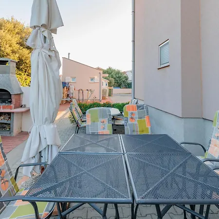 Apartamento Mlasina-4 By Interhome