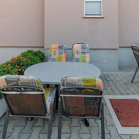 Mlasina-4 By Interhome Appartement Nin