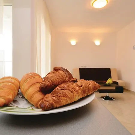 Mlasina-4 By Interhome Apartamento Nin
