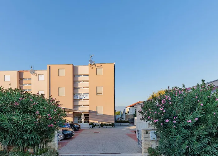 Mlasina-4 By Interhome Нин